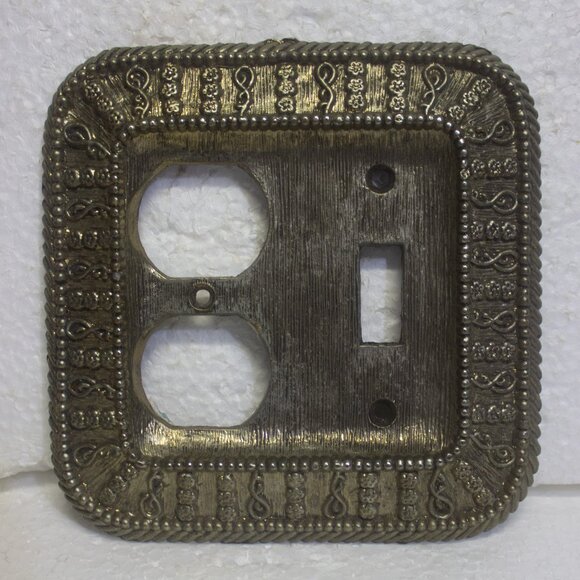 Vintage American Tack & Hardware Outlet & Switch Plate Cover Metal - Picture 1 of 4